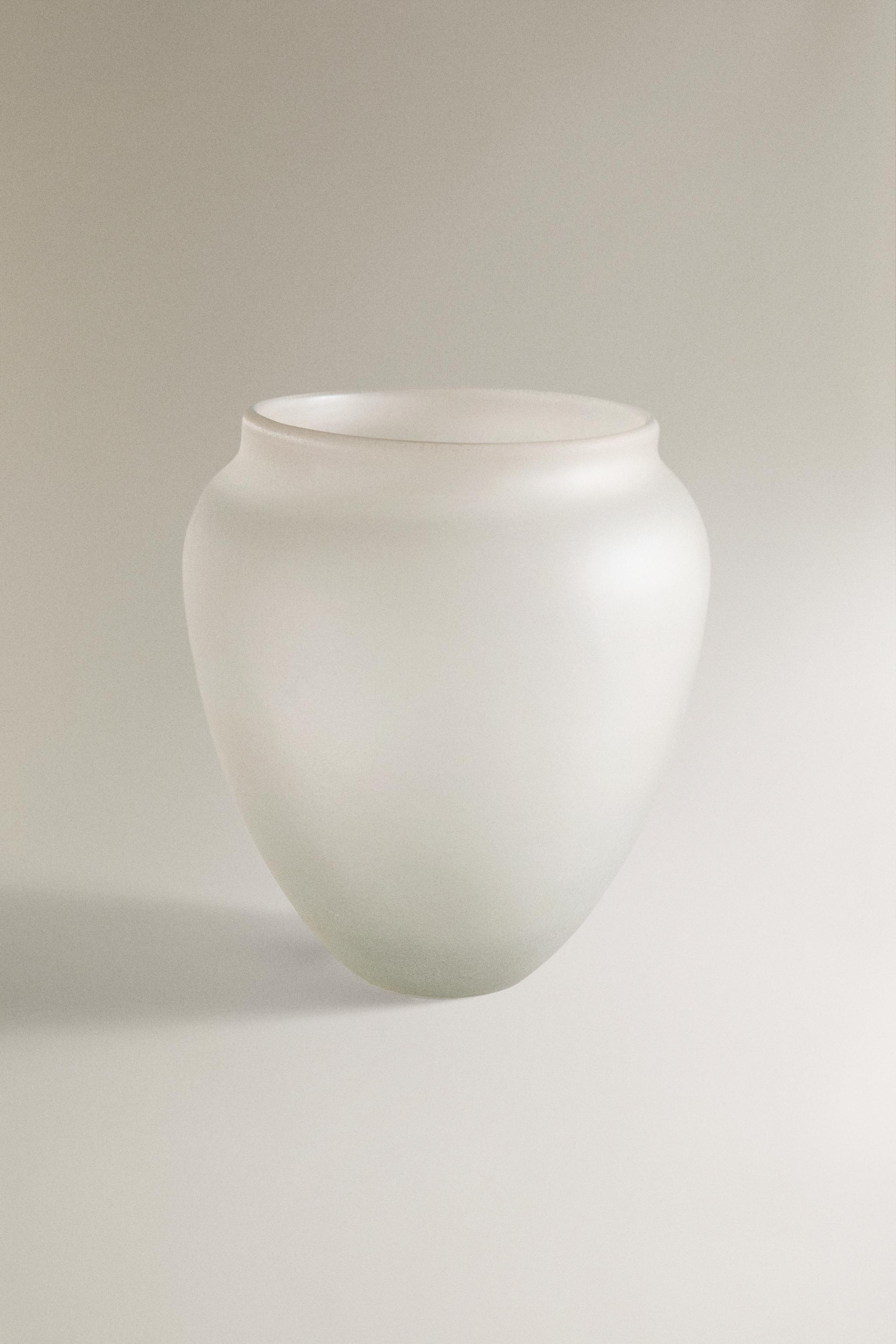 OPAQUE GLASS VASE
